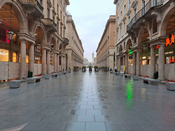 Pedonalizzazione di via Roma: riapre il tratto tra il civico 48 e via Bertola