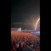 Jovanotti versione romanesca, l'autoironia per chiudere il concerto al Circo Massimo Jovanotti versione romanesca, l'autoironia per chiudere il concerto al Circo Massimo