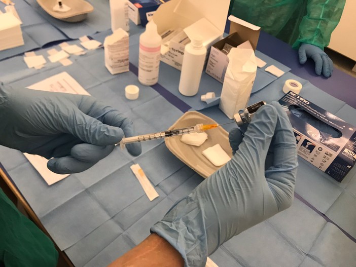 Vaccini anti-virus sinciziale, neonati e anziani a rischio gravi malattie: in Piemonte già somministrate 12mila dosi Vaccini anti-virus sinciziale, neonati e anziani a rischio gravi malattie: in Piemonte già somministrate 12mila dosi