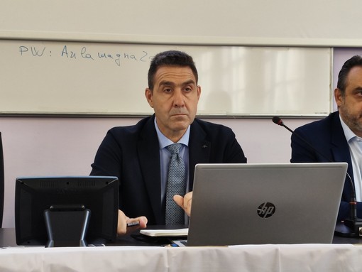 Show del generale Vannacci a Torino: "Qui c'è un grave problema di sicurezza"