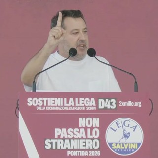 "Chiederò alla mia famiglia se ho la loro fiducia": da Pontida Salvini lancia il congresso straordinario della Lega