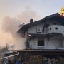 A fuoco una casa di Rivalta nelle prime ore del mattino: vigili del fuoco sul posto per domare l'incendio