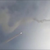 Iran colpisce basi americane in Kuwait e Bahrein, i video dei missili di Teheran Iran colpisce basi americane in Kuwait e Bahrein, i video dei missili di Teheran