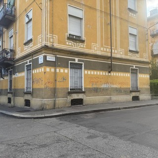 Le case popolari di via Cuneo non vengono pulite da 4 mesi: richiesto l'intervento di Atc