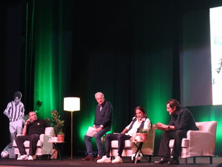 Il calcio si trasferisce sulle assi del palcoscenico