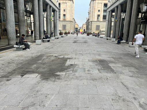 Dopo Terra Madre, via Roma presenta il conto: "A 2 settimane dall'inaugurazione pietre sporche" Dopo Terra Madre, via Roma presenta il conto: "A 2 settimane dall'inaugurazione pietre sporche"