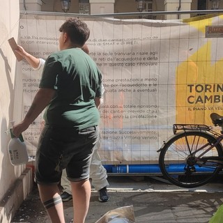 Volontari, commercianti e il Comune fanno squadra per ripulire via Po dalle scritte