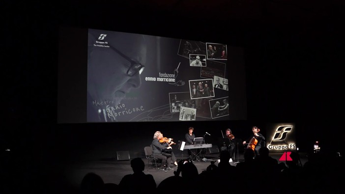 Festa del Cinema di Roma: presentato "Viaggiare in Italia, viaggiando nel tempo", il nuovo spot di Ferrovie dello Stato Festa del Cinema di Roma: presentato "Viaggiare in Italia, viaggiando nel tempo", il nuovo spot di Ferrovie dello Stato