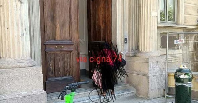 Ingresso non accessibile alla Casa di Comunità di Via Cigna Ingresso non accessibile alla Casa di Comunità di Via Cigna