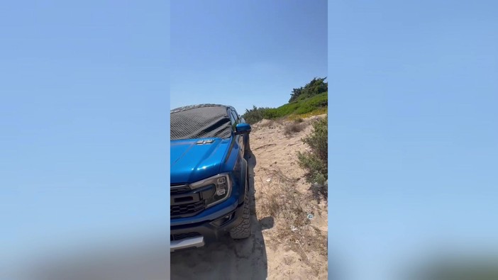 Pick-up su duna a Porto Cesareo, multa salata e denuncia del vicesindaco: "Atto di arroganza e presunzione" Pick-up su duna a Porto Cesareo, multa salata e denuncia del vicesindaco: "Atto di arroganza e presunzione"