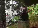 fermo immagine con uomo che ha pistola in mano