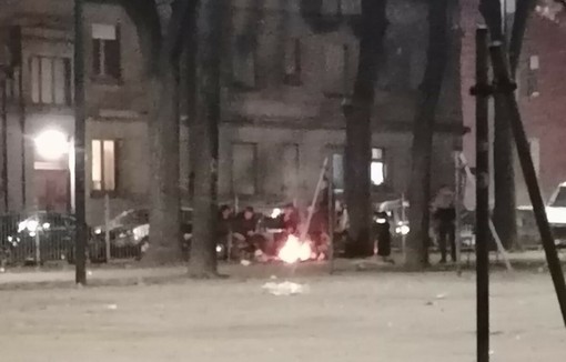 Raid, fuochi e devastazioni ai giardini Alimonda