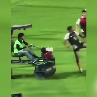 Investito sul campo da calcio durante il riscaldamento: paura per l'ex Tottenham Townsend