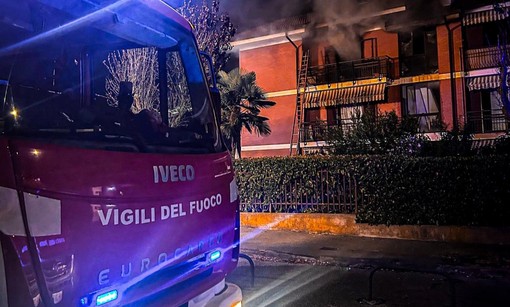 Rogo in un edificio residenziale di Rivalta: un uomo intossicato ricoverato in codice rosso