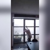 Tornado in Francia: il video della furia del vento a 100 km/h su una casa Tornado in Francia: il video della furia del vento a 100 km/h su una casa