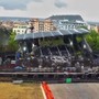 Maltempo a Bagnoli, crolla il palco del concerto all'ex Base Nato: le immagini impressionanti