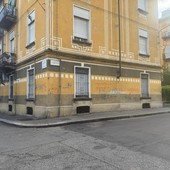 Le case popolari di via Cuneo non vengono pulite da 4 mesi: richiesto l'intervento di Atc