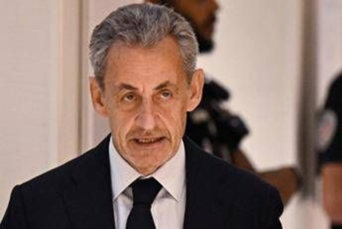 Francia, la Corte d'appello esamina la richiesta di scarcerazione di Sarkozy