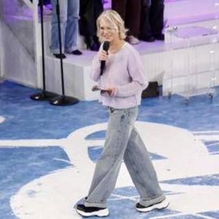 Rivoluzione nel serale di 'Amici', i giudici saranno 4 e sui social è caccia al nome