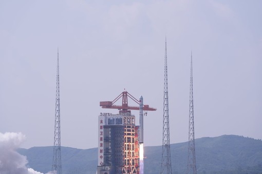 Cina, lanciati sette satelliti con un razzo Long March-6C Cina, lanciati sette satelliti con un razzo Long March-6C
