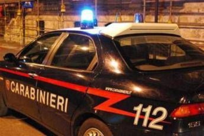 Omicidio a Lecce, uccide il fratello a coltellate e in videochiamata mostra il corpo ai familiari