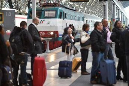 Scioperi a novembre, il calendario: tutte le date 'nere' del mese. Dagli aerei ai treni, dalla scuola al trasporto pubblico locale