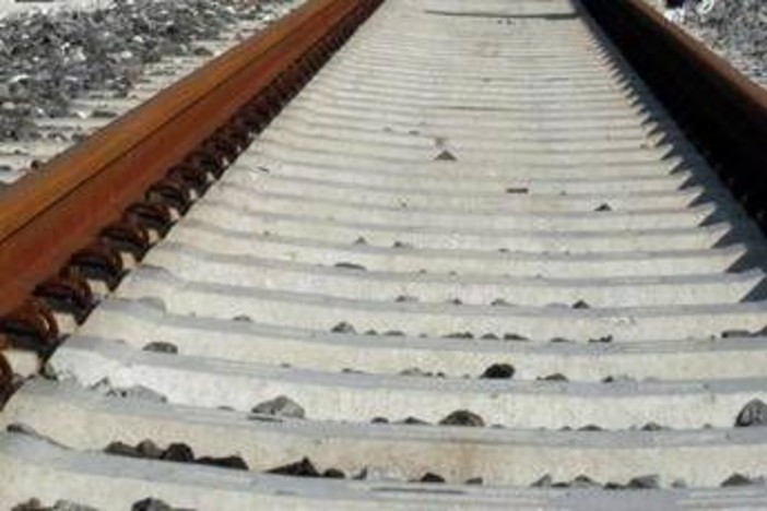 Maltempo, circolazione ferroviaria sospesa su linea Napoli-Salerno via Cava de' Tirreni per frana Maltempo, circolazione ferroviaria sospesa su linea Napoli-Salerno via Cava de' Tirreni per frana