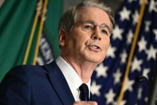 Iran, Bessent: "Trump lancia una nuova offensiva Usa che punta a isolare Teheran"