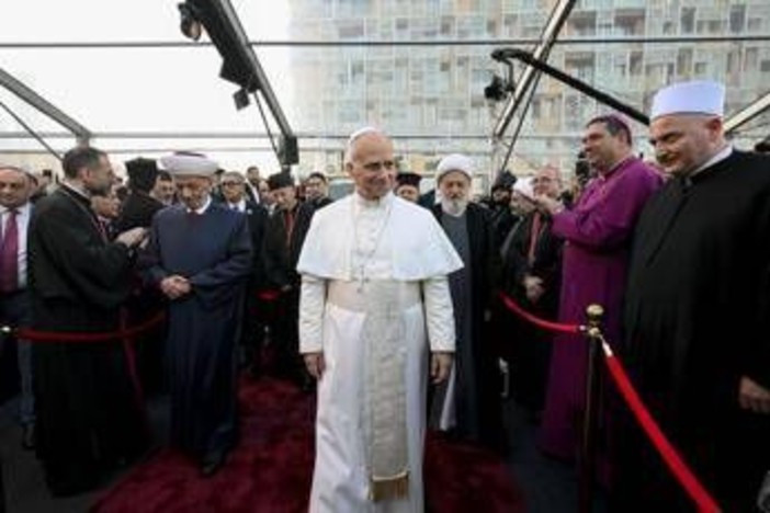 Papa, ultimo giorno in Libano: visita all'ospedale psichiatrico e poi al porto di Beirut Papa, ultimo giorno in Libano: visita all'ospedale psichiatrico e poi al porto di Beirut