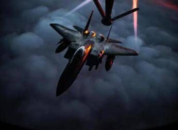 Iran, primo jet Usa colpito: F-15 costretto a atterraggio d'emergenza