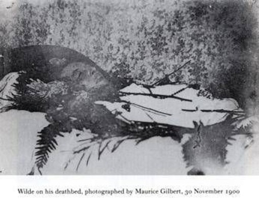 Oscar Wilde e la foto sul letto di morte, record all'asta Oscar Wilde e la foto sul letto di morte, record all'asta