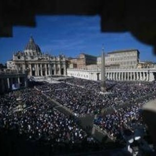 Il Papa proclama sette nuovi santi e lancia ancora un appello: &quot;Pace in Terra Santa, Ucraina, e negli altri luoghi di guerra&quot;