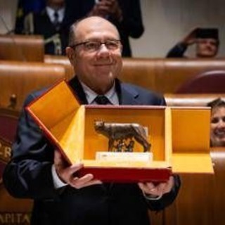 Carlo Verdone sindaco di Roma, la giornata finisce con la Lupa Capitolina