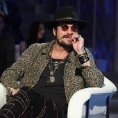 Osvaldo in ripresa, la nota della famiglia fa chiarezza: "Sta bene ed è lucido"