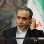 Iran, Araghchi: &quot;Scorte uranio arricchito sotto le macerie dei siti nucleari colpiti&quot;