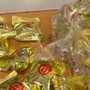 Cinque chili di cocaina nascosta nei biscotti della fortuna, arrestata a Fiumicino