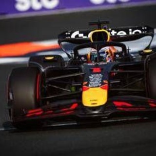 Formula 1, super pole di Verstappen a Gedda, poi Piastri. Quarto Leclerc