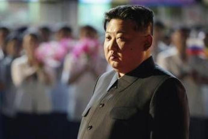 Corea del Nord, Kim Jong Un presenta nuovo lanciarazzi nucleare: "Arma unica al mondo" Corea del Nord, Kim Jong Un presenta nuovo lanciarazzi nucleare: "Arma unica al mondo"