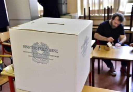 Sondaggio politico, Fratelli d’Italia stabile e Pd cala. Vannacci sale ancora Sondaggio politico, Fratelli d’Italia stabile e Pd cala. Vannacci sale ancora