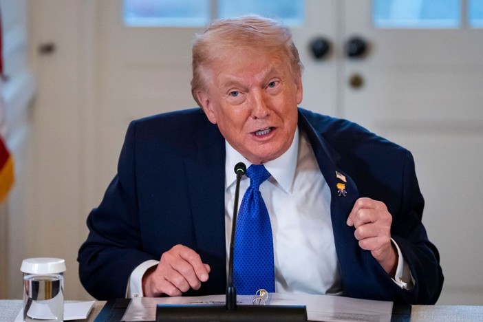 Iran, Trump ai manifestanti “Prendete le istituzioni, l’aiuto è in arrivo”