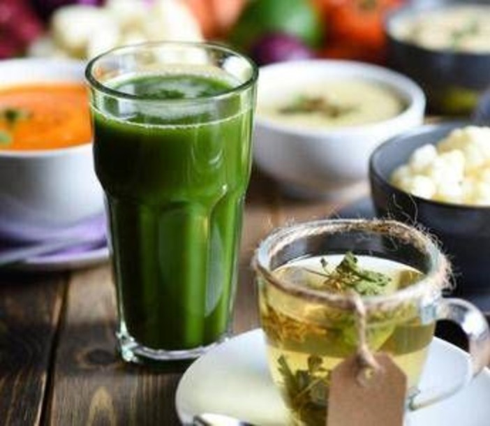 Dieta liquida sì o no? Quando serve e quando non va seguita Dieta liquida sì o no? Quando serve e quando non va seguita