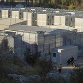 Migranti, Fratelli d'Italia: "Il Cpr di Gjader è pieno e funzionante, smentita l'ennesima falsa narrazione delle sinistre"