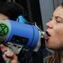 Greta Thunberg blocca raffineria in Norvegia: &quot;Il petrolio è morte&quot;