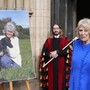 Camilla si inchina alla 'regina' dei romanzi rosa, l'omaggio a Jilly Cooper