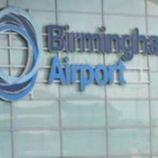 Incidente aereo a Birmingham, lo scalo chiude temporaneamente