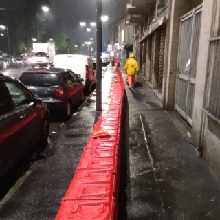 Maltempo a Milano, posizionate barriere mobili nel quartiere Pontelambro