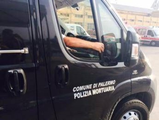 Nascosto nell'auto di una donna per entrare in Italia, 25enne tunisino muore sul traghetto verso Palermo Nascosto nell'auto di una donna per entrare in Italia, 25enne tunisino muore sul traghetto verso Palermo