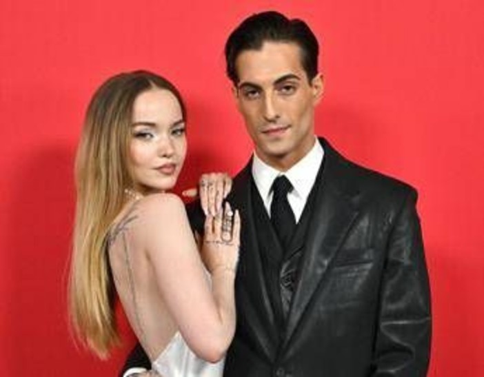 Damiano David e Dove Cameron si sposano? L'anello fa sognare i fan Damiano David e Dove Cameron si sposano? L'anello fa sognare i fan