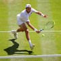 Sinner-Struff, al tedesco 'cade' la pallina e il punto è da ripetere: cos'è successo a Wimbledon Sinner-Struff, al tedesco 'cade' la pallina e il punto è da ripetere: cos'è successo a Wimbledon