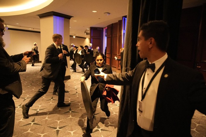 Spari alla cena con Trump, presidente Usa “Ecco perchè serve la ballroom”